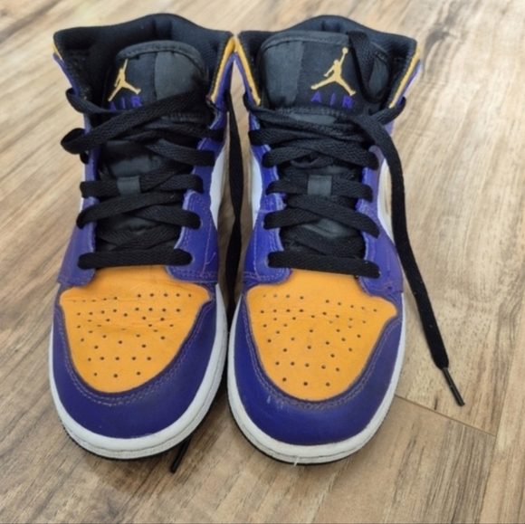 Jordan 1 Mid Lakers Youth Size 4 Sneakers - Picture 4 of 7